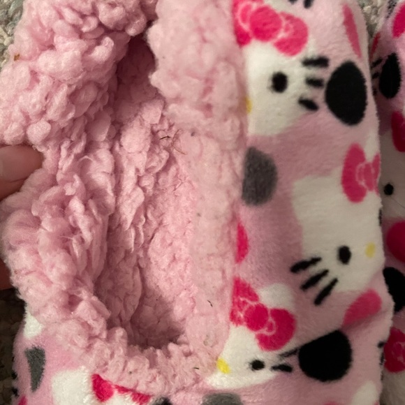 Sanrio Hello Kitty Pink House Slippers Bundle - Picture 3 of 9